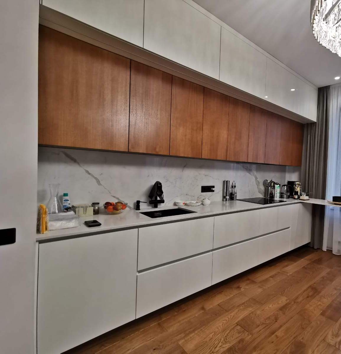 кухня прясая белая